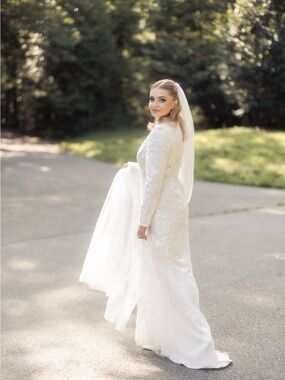 Elegant White Long-Sleeve Sequin Wedding Dress with Veil